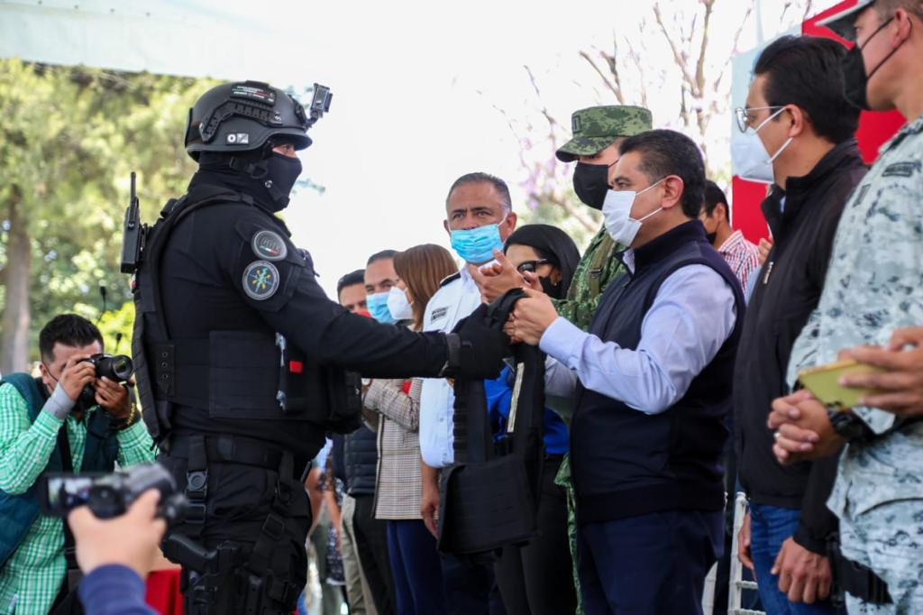 Distribuyen equipos de seguridad en zonas de mayor índice delictivo de Tlalnepantla