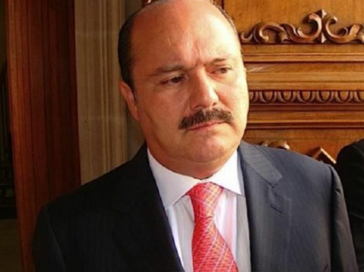 Vinculan a proceso a César Duarte, exgobernador de Chihuahua, por delitos de peculado y asociación delictiva