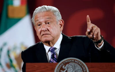 AMLO va por nueva reforma a Ley de Austeridad; busca bajar sueldos de funcionarios públicos