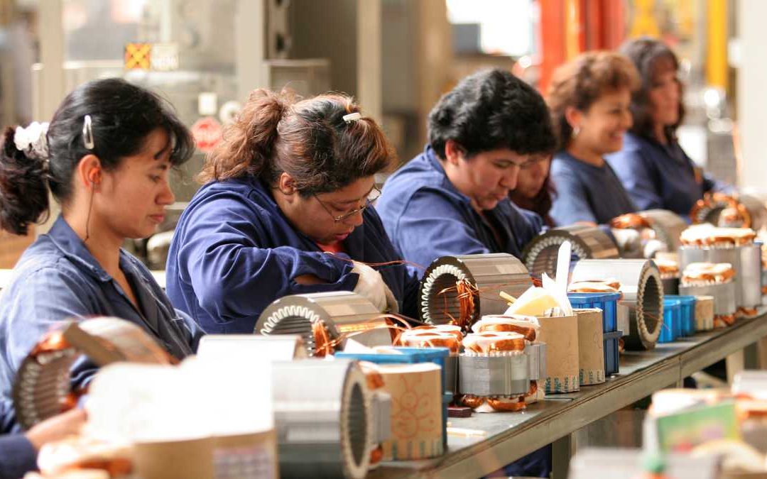 Faltan condiciones para incrementar la participación femenina en el mercado laboral: Imco
