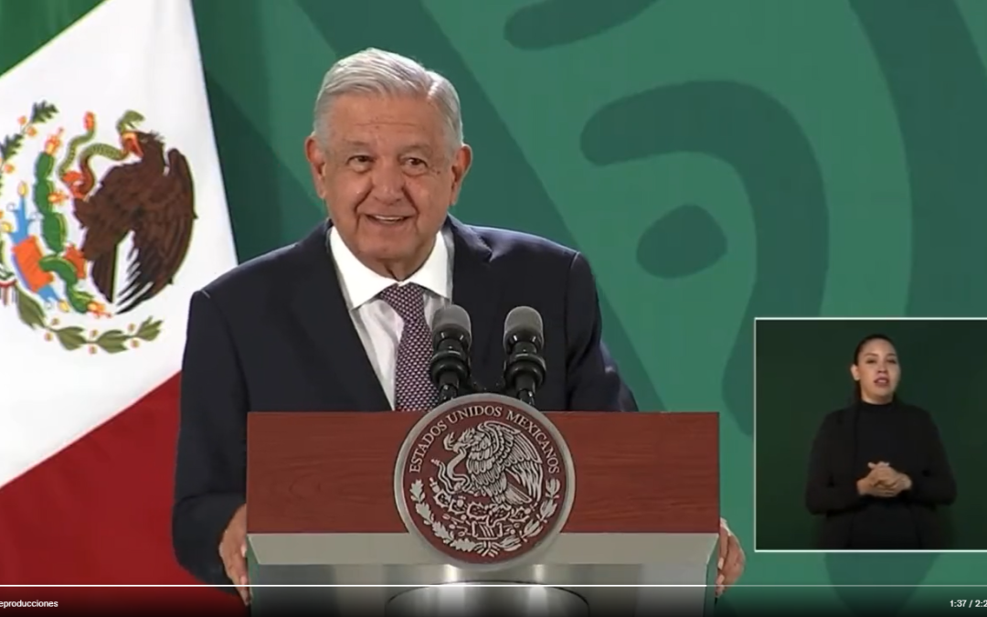 Presidente López Obrador evita que titular de Sedena responda sobre hackeo