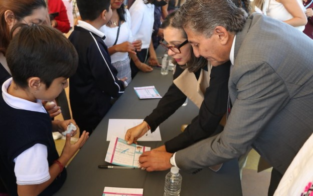 Zapopan presenta cartilla de identificación para menores de edad