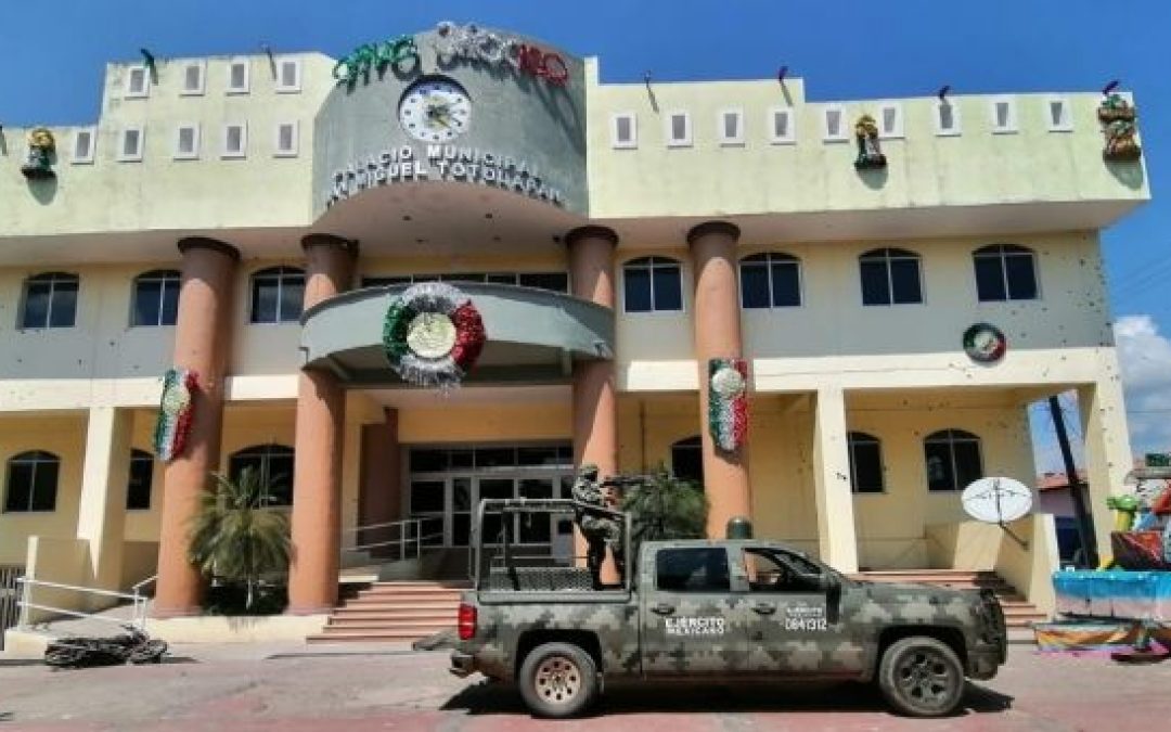Asesinan al alcalde de San Miguel Totolapan, a su padre y a 18 personas en ataque armado