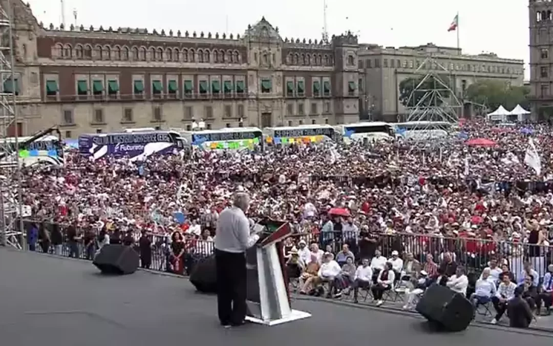 Tras cinco horas de marcha, presidente Andrés Manuel López Obrador da su mensaje de gobierno