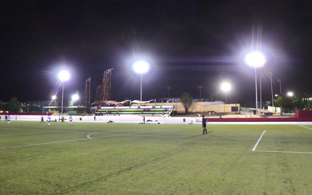 Instala gobierno de Los Cabos luminarias en centro deportivo