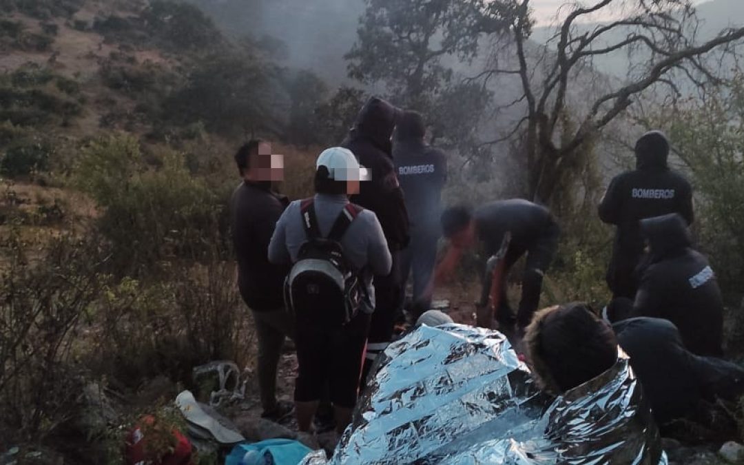 Rescatan en municipio de Tepeji a personas extraviadas y en riesgo en el cerro la Idolatria