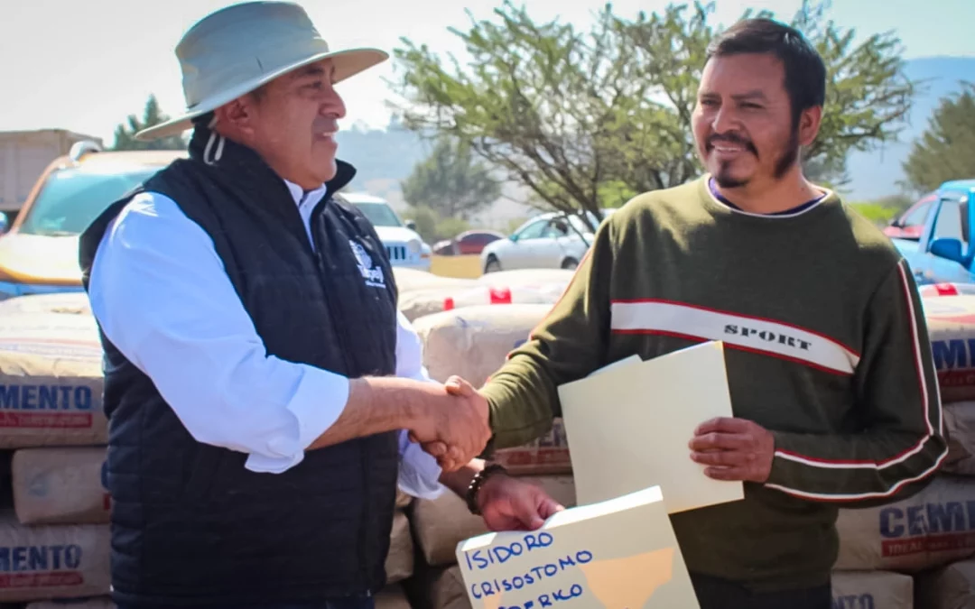 Gobierno de Tepeji entrega más de 350 toneladas de cemento para el mejoramiento de viviendas