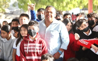 Autoridades de Los Cabos equipan a estudiantes de Turismo en la secundaria Técnica Núm. 16