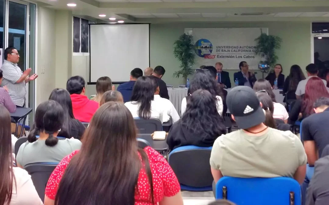Estudiantes de CSL reciben pláticas informativas sobre avances y reconocimientos de las mujeres