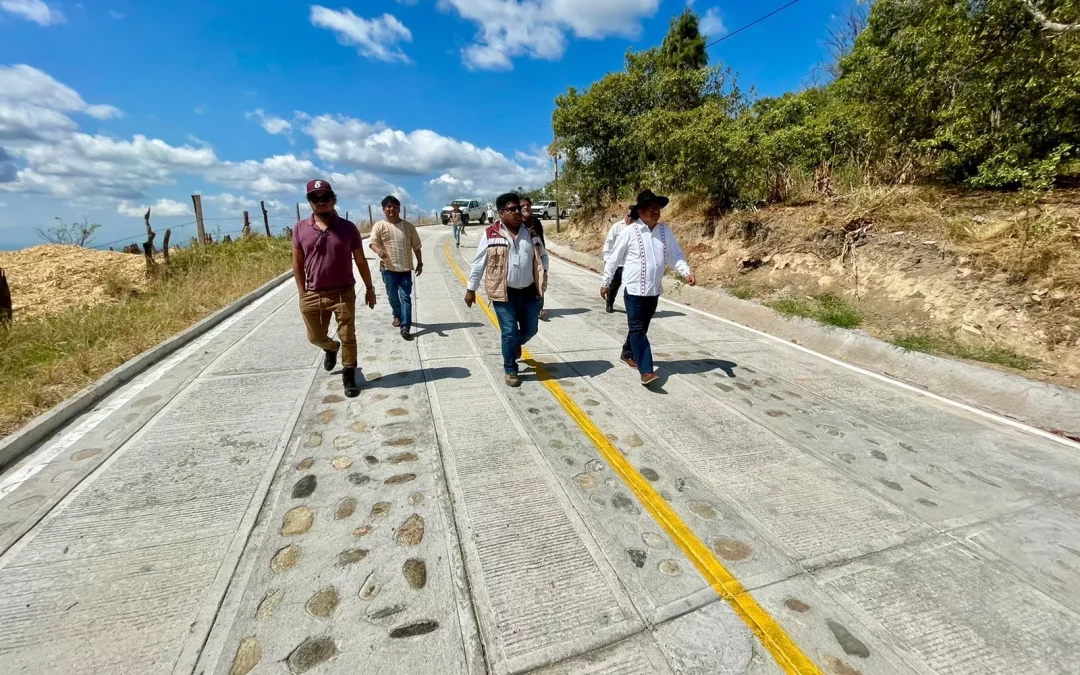 Caminos Artesanales de Concreto transforman la Montaña de Guerrero