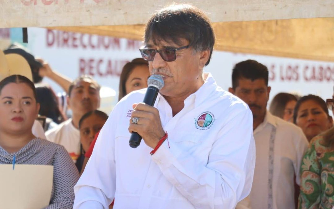En Cabo San Lucas, autoridades municipales entregan diversos apoyos de salud y equipamiento a paramédicos de Protección Civil