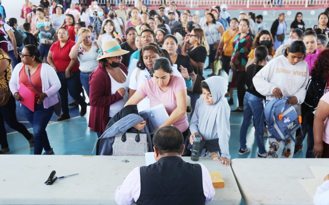 Gobierno de Los Cabos entrega estímulos económicos a mil 569 estudiantes de CSL