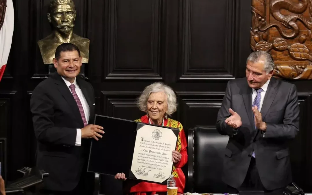 Senado entrega Medalla Belisario Domínguez a Elena Poniatowska