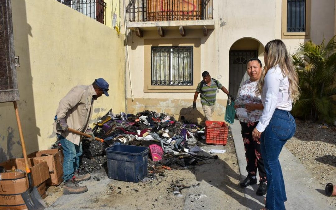 Gobierno de Los Cabos entrega apoyos a familia que sufrió el incendio de su vivienda
