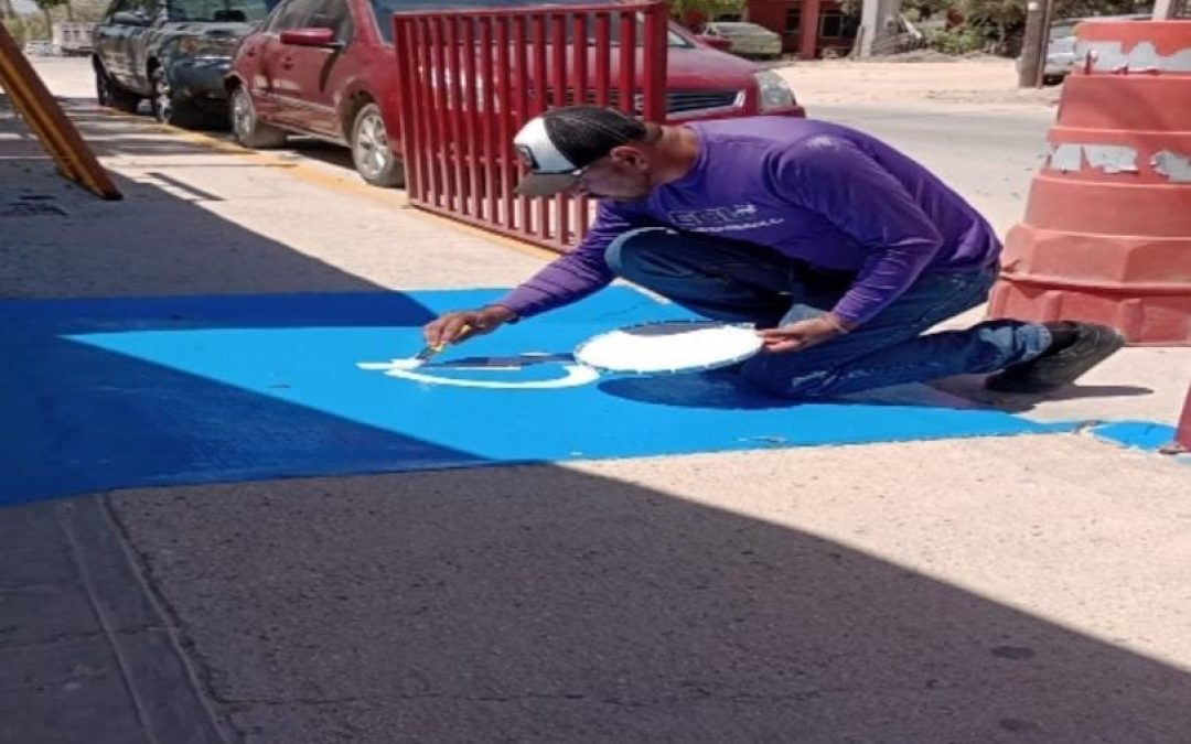 Continúa en Los Cabos el mantenimiento de señalamientos viales
