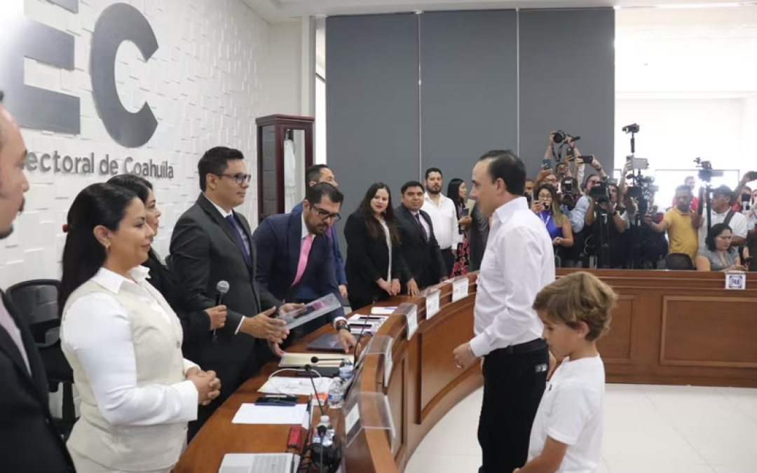 IEC entrega constancia de gobernador electo de Coahuila a Manolo Jiménez