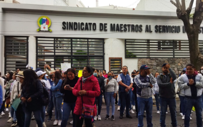 Maestros y maestras del SMSEM denuncian la falta de pago de colaterales y su aumento de sueldo correspondiente