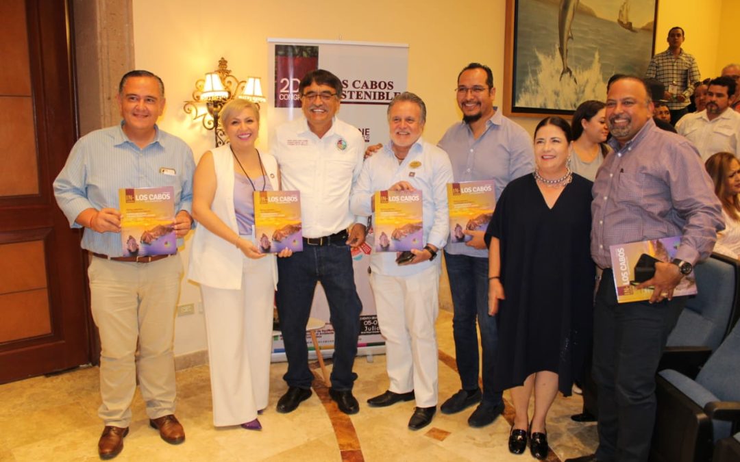 Presenta alcalde Oscar Leggs Castro el libro “Invierta Los Cabos, Paraíso Sostenible con Potencial para Invertir”