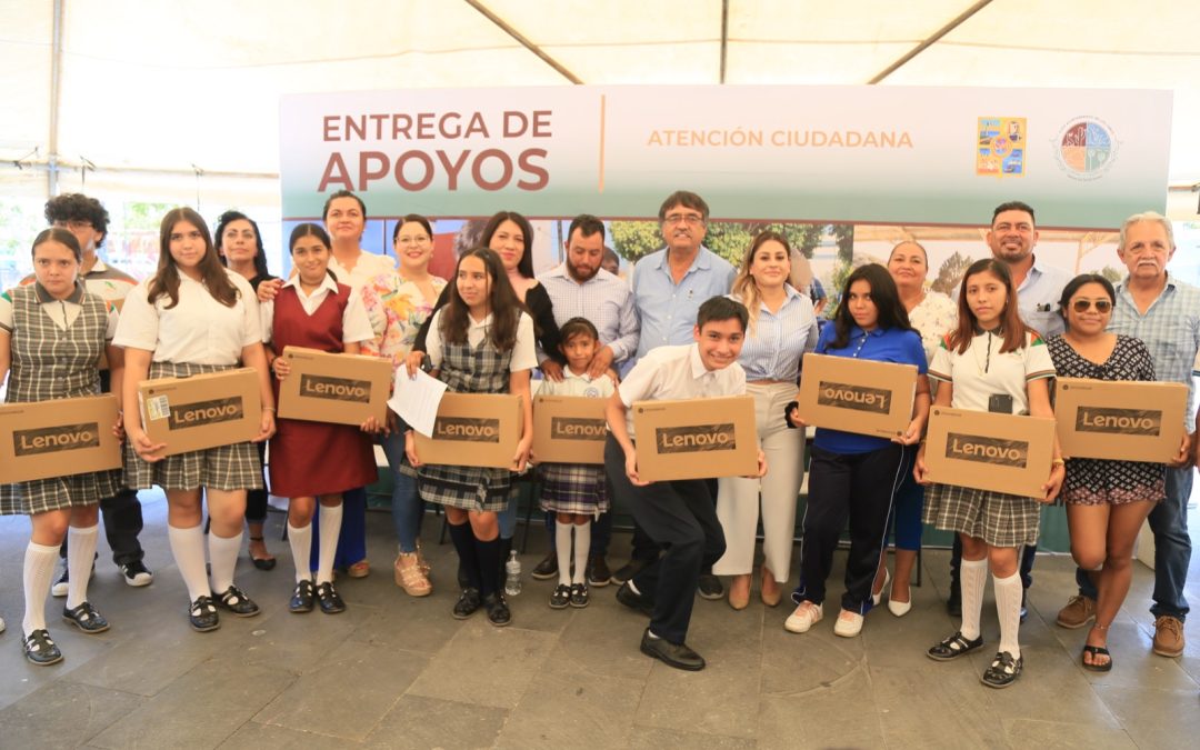 Entrega Oscar Leggs, cerca de 400 mil pesos en apoyos educativos y de salud