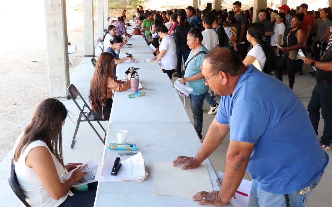 Ayuntamiento de Los Cabos beneficia a mil 608 estudiantes de diversos niveles