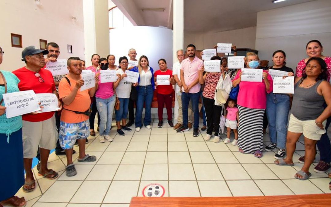 Gobierno de Los Cabos beneficia a 23 familias de CSL con la entrega de apoyos económicos