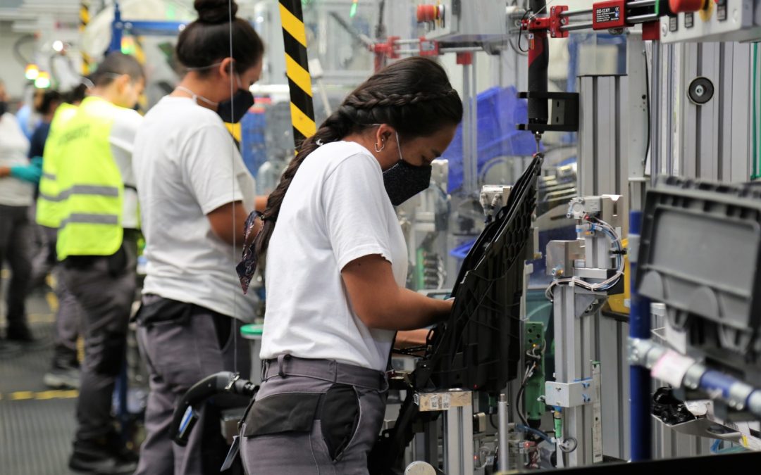 SDES impulsa competitividad de fuerza laboral en León