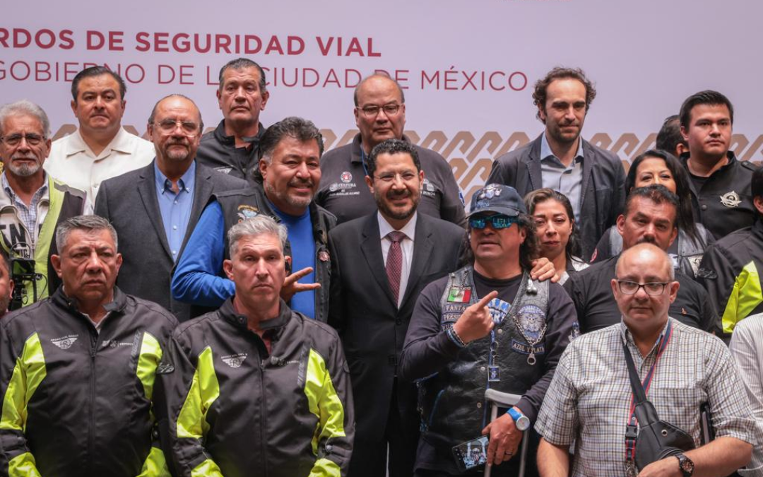 Gobierno de la Ciudad de México y motociclistas acuerdan acciones conjuntas para salvar vidas