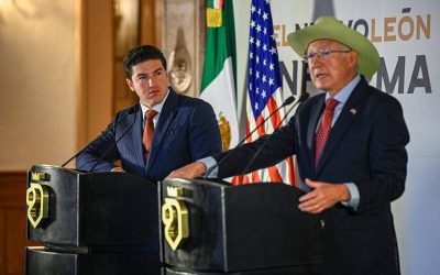 Reafirman Samuel García y Ken Salazar trabajo conjunto entre NL y EU