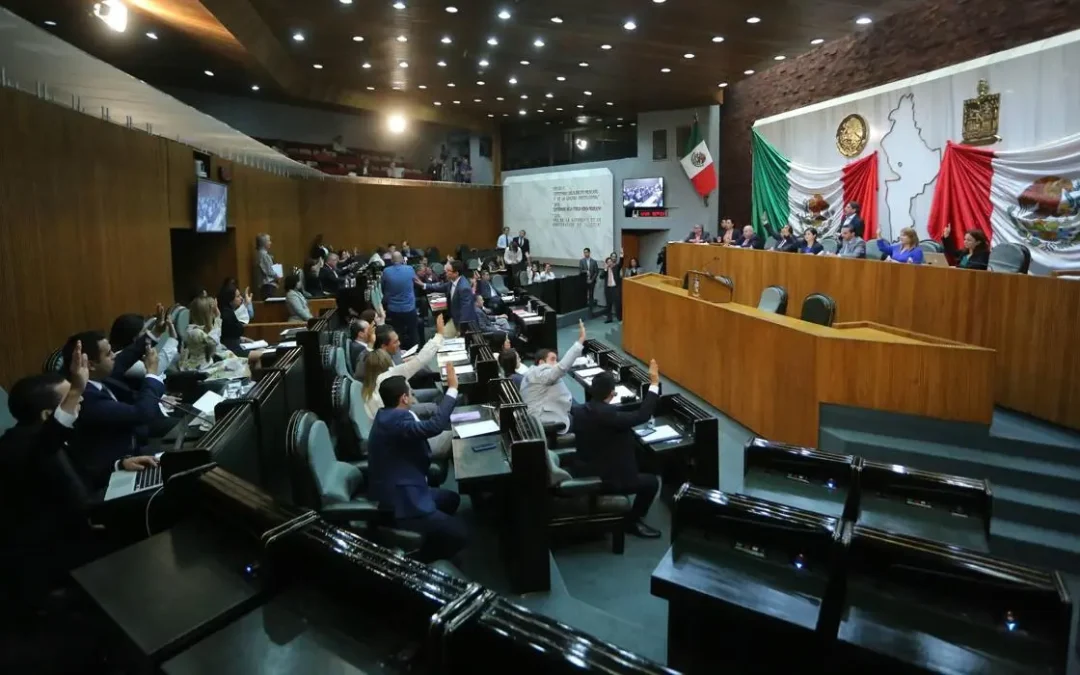 Trabajadores del Congreso de Nuevo León reportan atrasos de sueldos