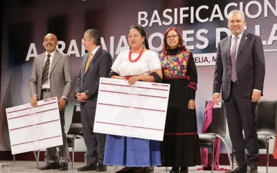Bedolla garantiza entrega de plazas a docentes en Michoacán sin corrupción