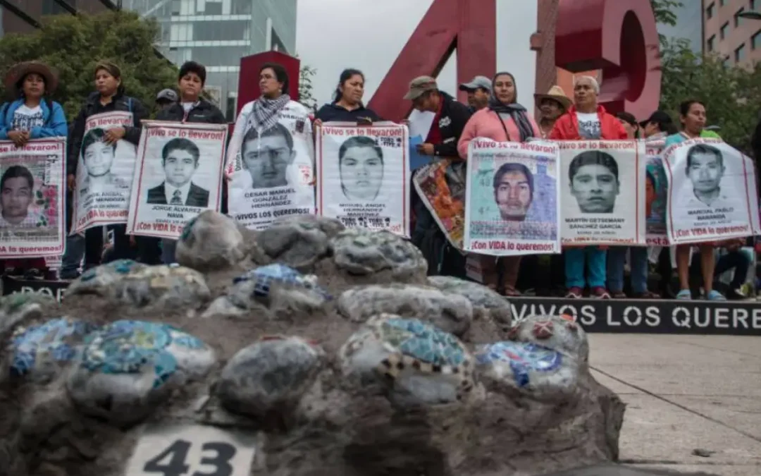 Sacan de prisión a los 8 militares acusados por desaparición de los 43 normalistas