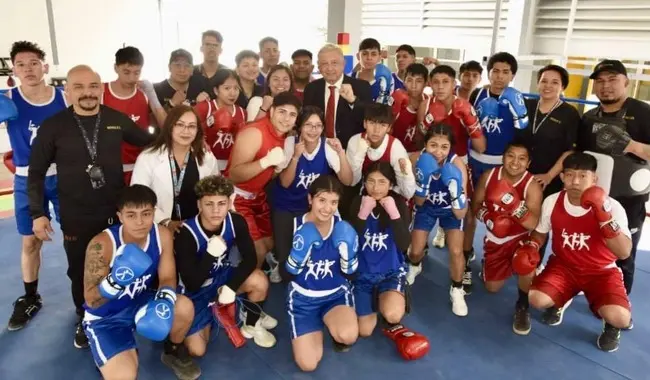 En Tepito, AMLO entrega nuevas instalaciones de bachillerato deportivo en boxeo