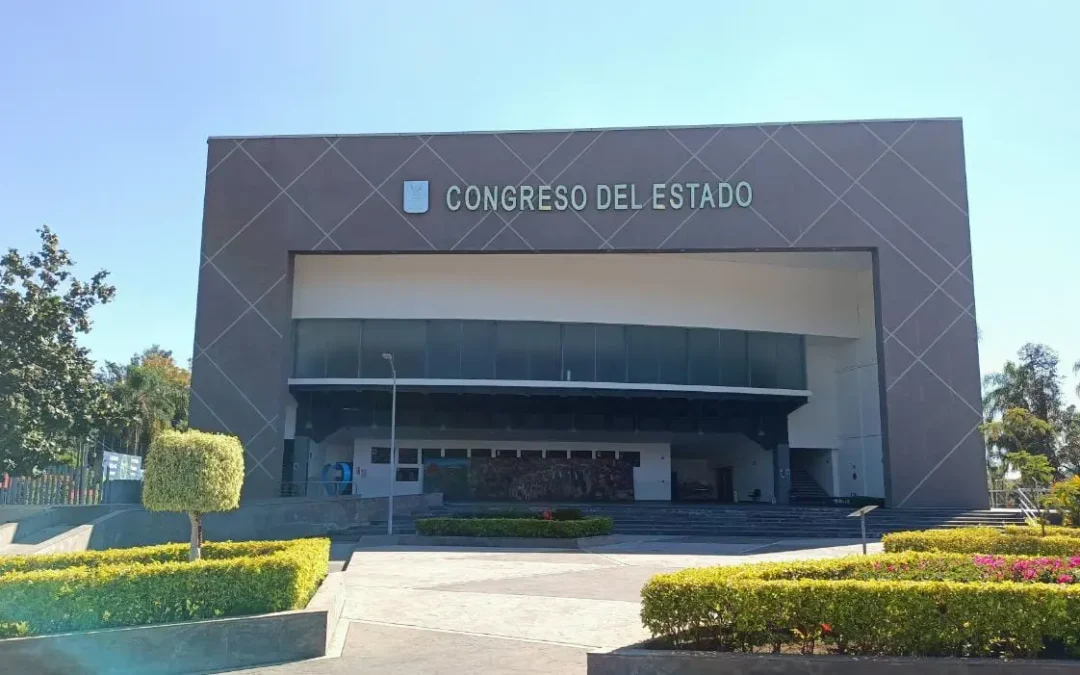 Policías de Yautepec se manifiestan en el Congreso de Morelos, solicitan mayor salario