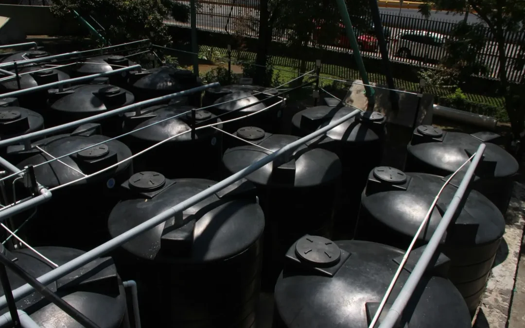 Habitantes de la Benito Juárez bloquean Insurgentes y Xola por agua contaminada