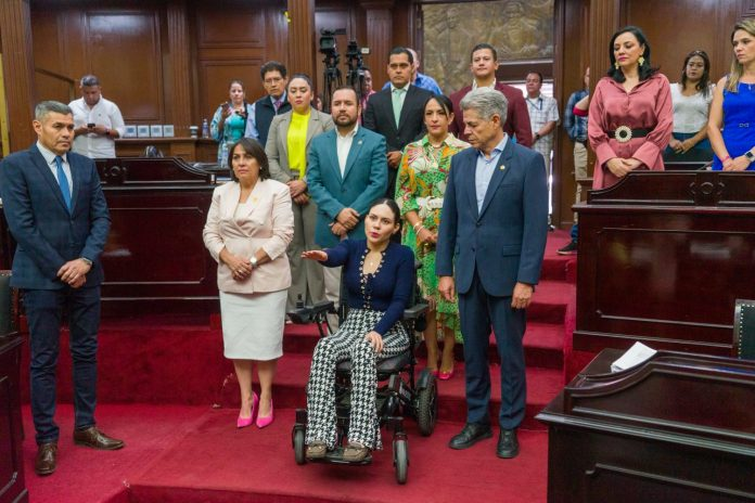 Con miedo por violencia política rinde protesta la presidenta interina de Churumuco