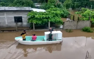 Por desbordamiento de tres ríos en Oaxaca, se inundan mil 500 casas