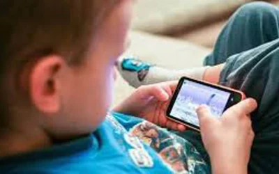 Uso de celular y redes sociales en los niños, ¿hasta los 16 años de edad?