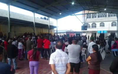 Pobladores de Atlixtac retienen a alcalde, diputado y funcionarios por construcción de un hospital