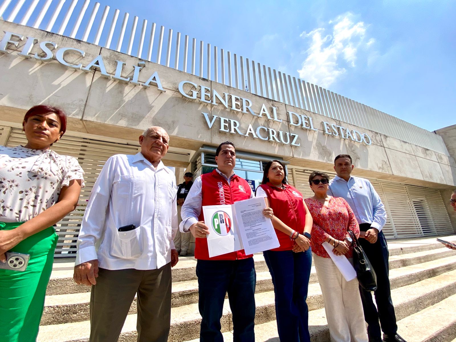 PRI suspende actividades de campaña en Veracruz tras actos de violencia 