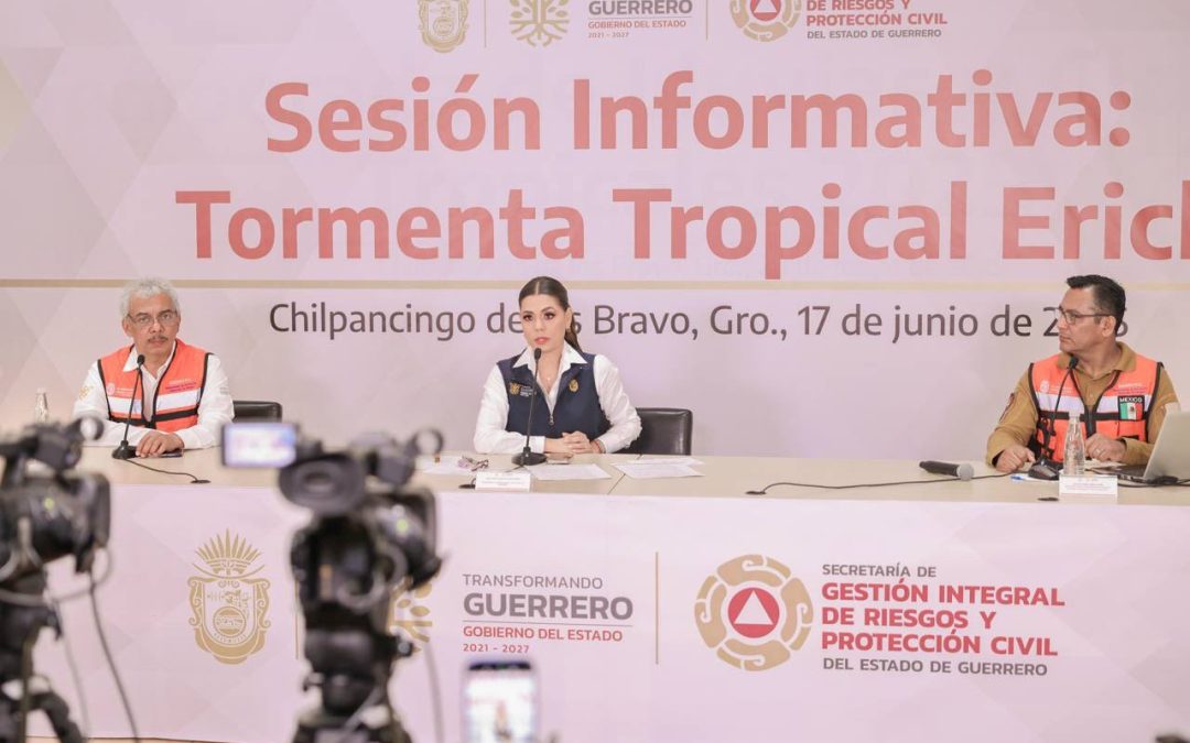 Guerrero suspende clases por huracán Erick