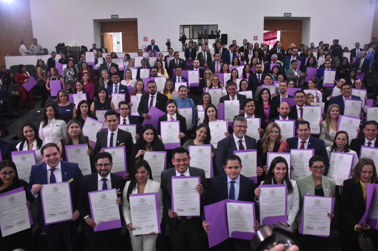 INE entrega constancias de mayoría a personas magistradas de Circuito y juzgadoras de Distrito 