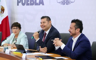 Gobernador de Puebla pide a alcaldes a evitar proliferación de unidades ilegales de transporte