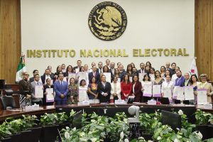 Acata INE sentencias del TEPJF y entrega constancias de mayoría a 45 personas juzgadoras y magistraturas