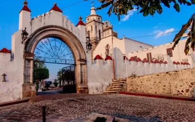 Grupo armado atenta contra palacio municipal de Zinapécuaro, Michoacán