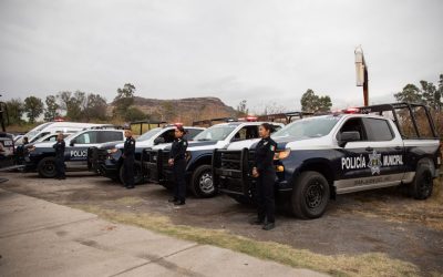 En SJR entregan patrullas y equipo a la Policía Municipal