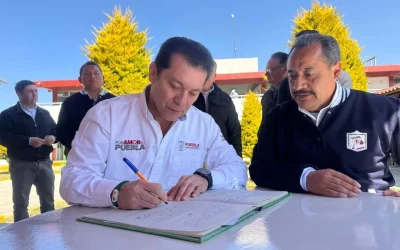 Universidad de Puebla y  municipio de Esperanza firman convenio para acceso a educación superior