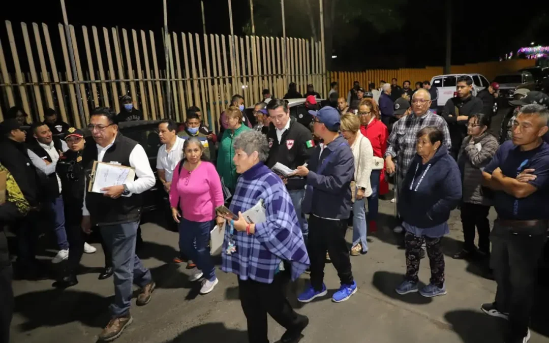 Álvaro Obregón sale de noche para atender a vecinos