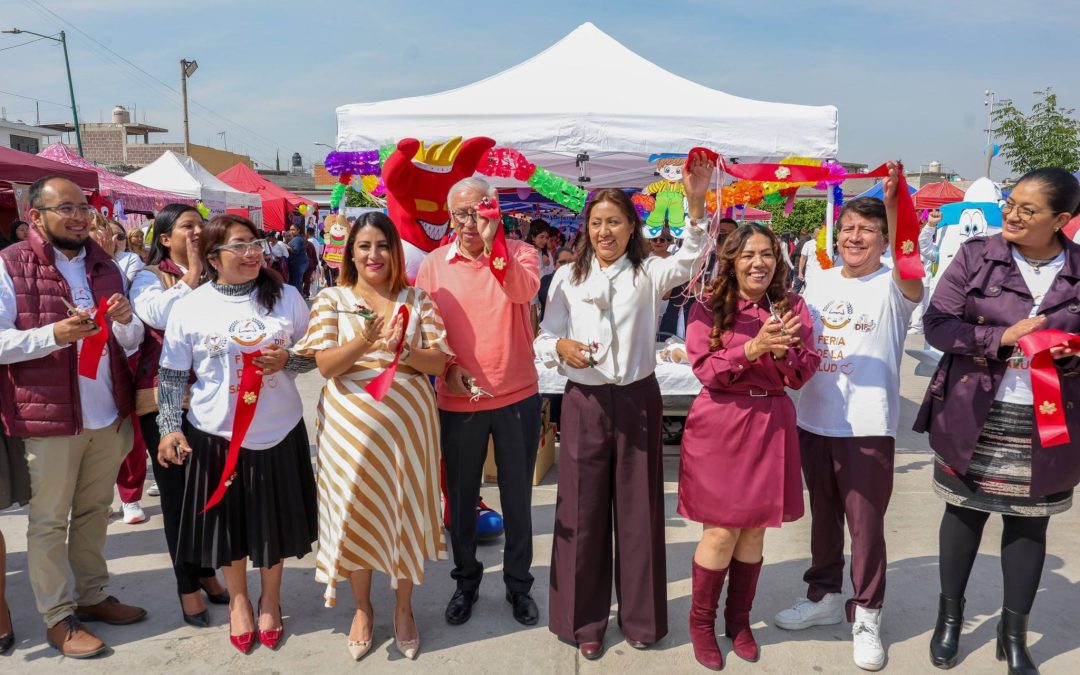 Chimalhuacán acerca servicios médicos a estudiantes con Feria de la Salud 