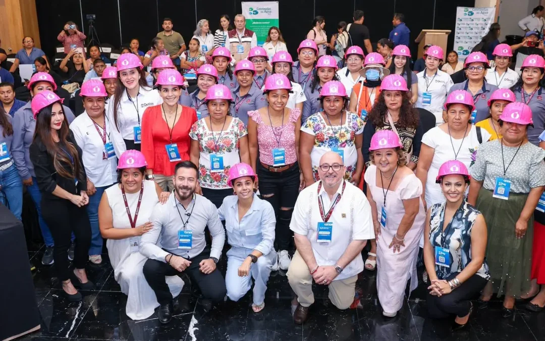 Cancún impulsa igualdad y gestión del agua con entrega de Cascos Rosas a trabajadoras de CAPA
