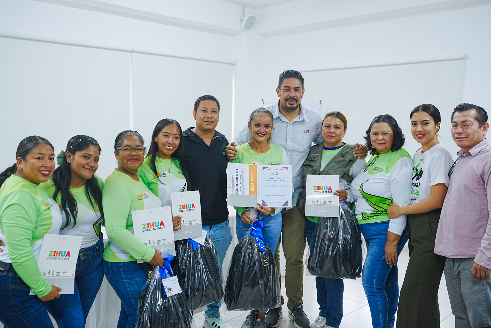 Capacitan en inglés a Policía Turística de Ixtapa-Zihuatanejo